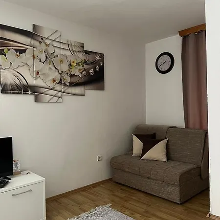 Reyan Apartment